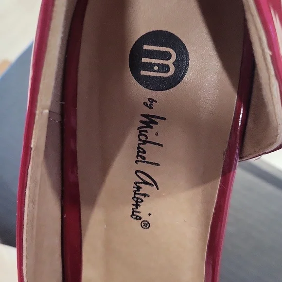 PRE-LOVED๐ Michael Antonio Latanya Cherry Red Patent Leather Platform Pumps! - Picture 4 of 12